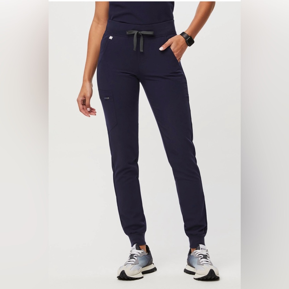 FIGS Zamora Jogger Scrub Pants™ NAVY EUC
